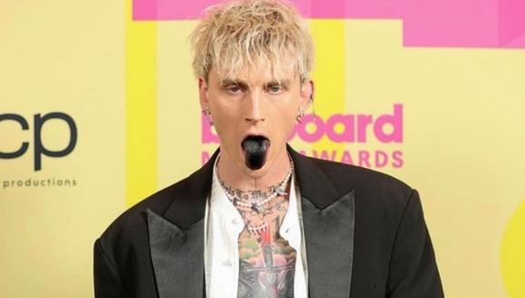 Machine Gun Kelly sorprendió por el "accesorio" que llevó en los Billboard Music Awards. (Foto: Instagram @machingunkelly).