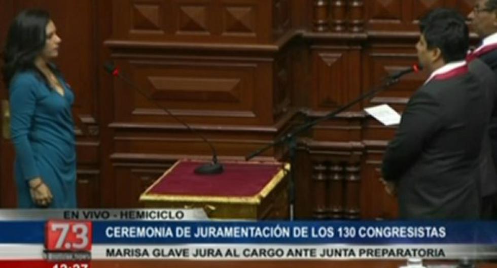 Marissa Glave juramentó al cargo de Congresista de la República. (Foto: Captura TV Perú)