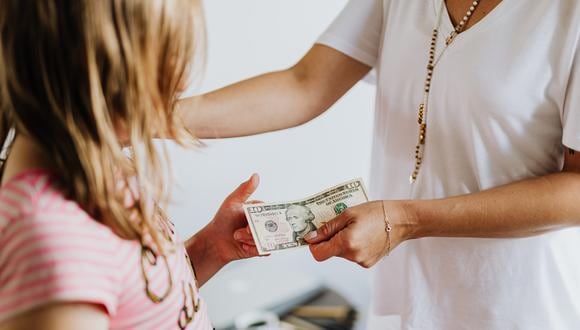 Impulsando su autonomía en las finanzas y el ahorro, los niños apreciarán mucho más cada compra que realicen. (Foto: Pexels)