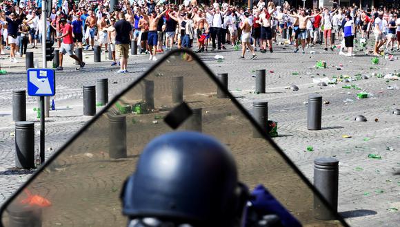 El 11 de junio de 2016, horas antes del partido Rusia-Inglaterra por la Eurocopa, los hooligans se enfrentaron en las calles de Marsella. (Foto archivo: AFP)