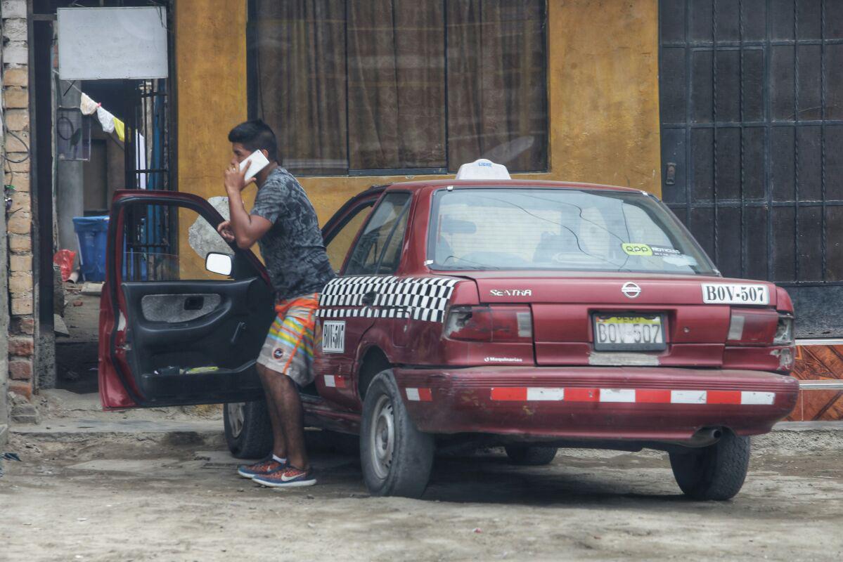 Según el SAT, los tres últimos vehículos que conducía este sujeto suman 28 medidas cautelares (órdenes de captura). Aun así, continúa en las calles.