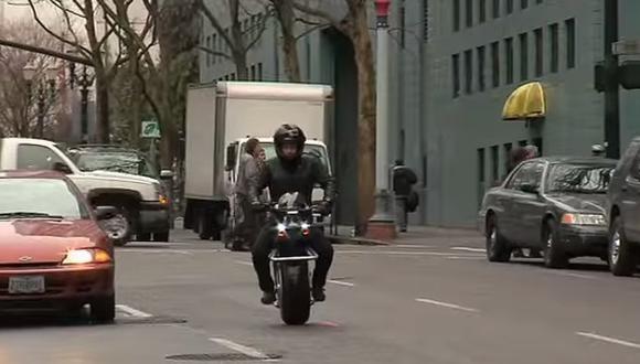 VIDEO: Una moto eléctrica con una sola rueda