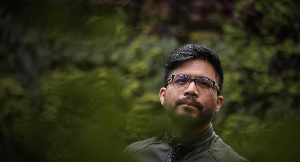 Cuando Perú alcanzaba la mayor tasa de mortalidad por covid-19 en el mundo, Joseph Zárate acompañó a un grupo de hombres y mujeres encargados de realizar el difícil trabajo funerario para las víctimas de la pandemia. (FOTO ALESSANDRO CURRARINO)