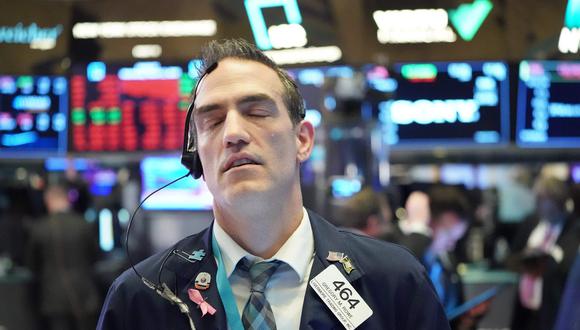 Las transacciones se suspendieron en la bolsa de Nueva York poco después de la caída del 7% del índice S&P 500 en la apertura. (Foto: AFP)