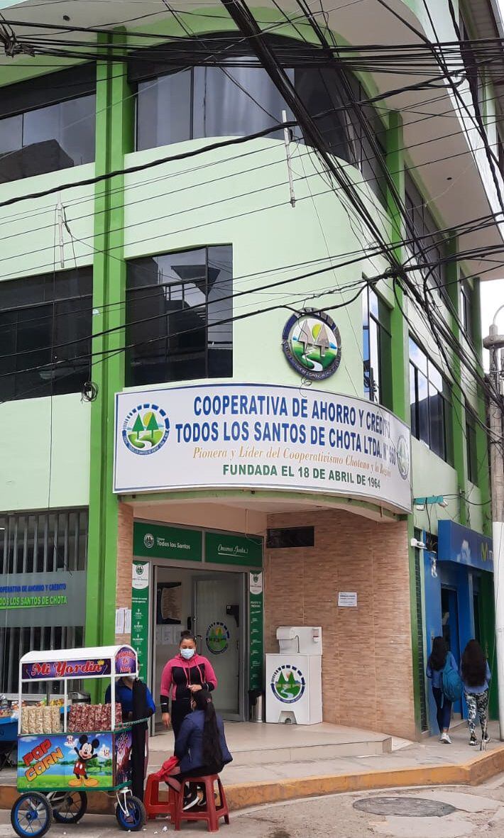 Sede de la Cooperativa de ahorro y crédito Todos los Santos ubicada en la provincia de Chota. (Foto: Carlos Neyra).