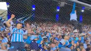Todo por el título: hinchas de Racing celebran gol de Independiente a Boca | VIDEO