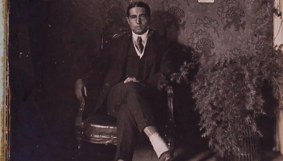 El escritor iqueño en su casa de Barranco, en 1916. Foto: Biblioteca Nacional del Perú.