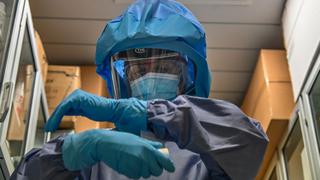 Italia registra 261 muertos y 10.407 casos de coronavirus en un día mientras prepara la vacunación 
