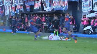 Futbolista de Tigre lanzó un pelotazo contra un rival caído y fue expulsado | VIDEO