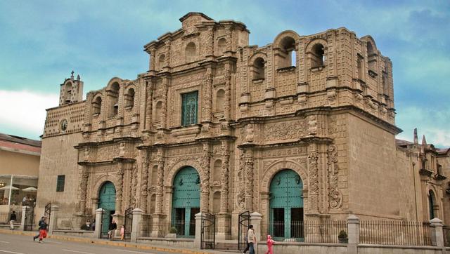 La Catedral Santa Catalina se encuentra frente a la plaza de armas de Cajamarca.(Foto: Wikipedia)