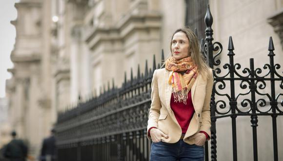 Tras seis entrevistas con el presidente Vizcarra y horas de diálogos con su círculo cercano, Rafaella León construye el retrato más humano del mandatario. (Foto: El Comercio)