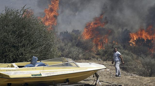 Los incendios gigantes que han desatado pánico en Grecia - 8