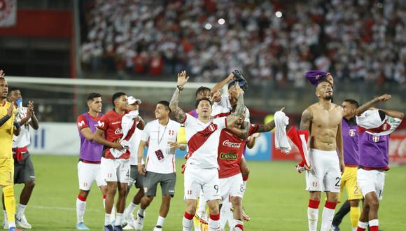 A través de sus redes sociales, diversos políticos se manifestaron luego de la victoria de Perú frente a Paraguay la noche de este martes en el Estadio Nacional de Lima. (Foto: El Comercio)