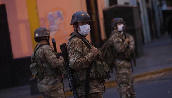 Las fuerzas del orden son las encargadas de resguardar las calles durante el estado de emergencia. (Foto: César Grados)