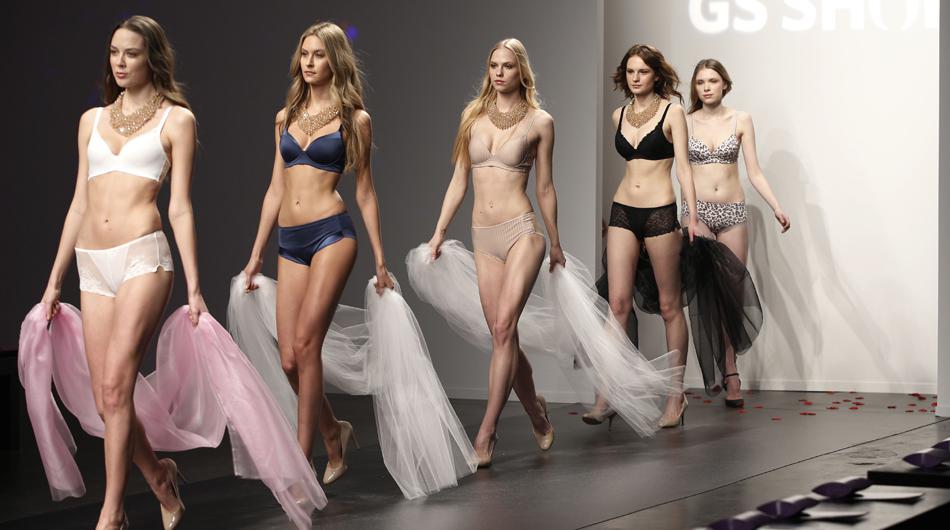 Lencería en el primer día de la Semana de la Moda de Nueva York - 1