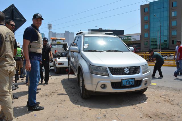 George Forsyth y Policía Nacional lideraron operación contra autos mal estacionados en Gamarra. (Fotos: Difusión)
