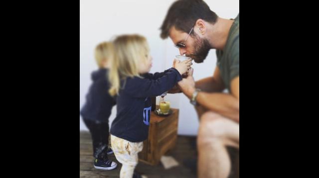 Chris Hemsworth en un tierno momento con su hija India Rose. (Foto: Instagram)