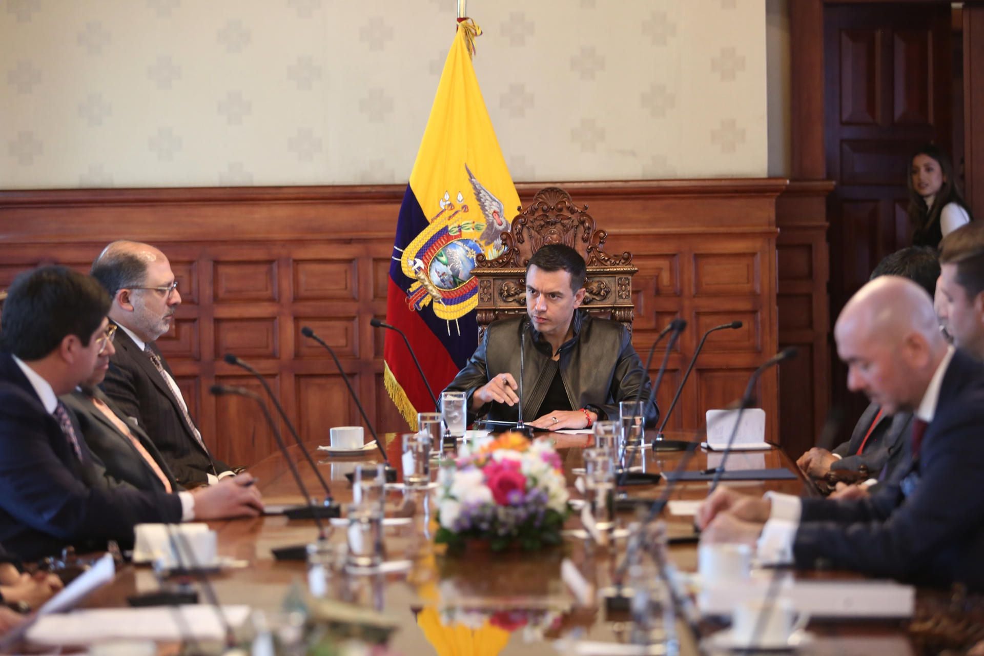 El presidente Daniel Noboa durante una reunión en el Palacio de Gobierno. (EFE/Presidencia de Ecuador).