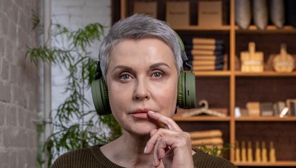 Escuchar música con volumen excesivo afectaría considerablemente a la salud auditiva. (Foto: cottonbro studio / Pexels)