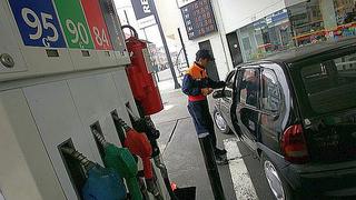Repsol y PetroPerú reducen un 2,7% los precios de combustibles