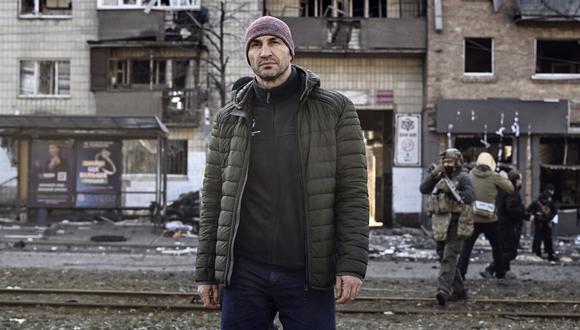 Vitali Klitschko, alcalde de Kiev, en la zona de guerra. (Aris Messinis / AFP)