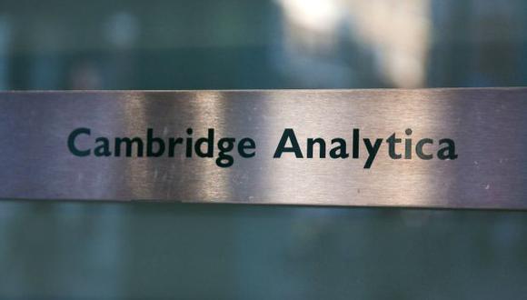Cambridge Analytica también es acusada de conservar estos datos aún después de que la Facebook le solicitó que los eliminara. (Foto: AFP)
