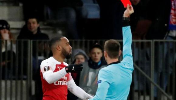 Lacazette se fue expulsado en el duelo ante Bate Borisov a los 85'. (Foto: Reuters)