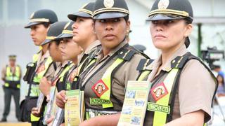 Mujeres policías asumieron el control del tránsito en Lima Este