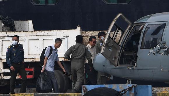 Las autoridades de Camboya han examinado a las personas personas que siguen a bordo del crucero Westerdam, atracado desde del viernes en el puerto de Sihanoukville, cuyo desembarco fue detenido tras un positivo por el nuevo coronavirus. (Foto: AFP)