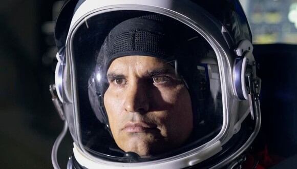Michael Peña interpreta a José Hernández en la película "A Million Miles Away" (Foto: Amazon Studios)