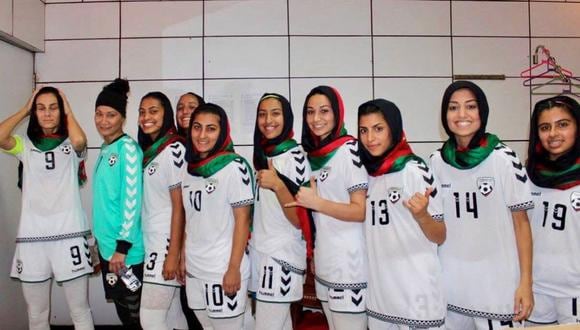 Futbolistas de la selección femenina de Afganistán lograron dejar la zona de conflicto. (Foto: EFE).