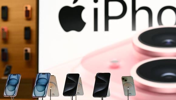 Tendencia se da a pesar de una polémica restricción por el uso de iPhone, aunque el gobierno chino lo ha negado.