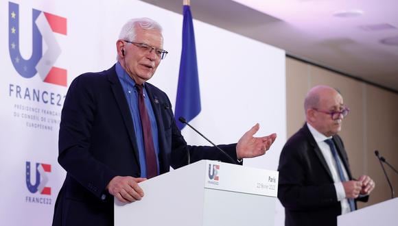 Josep Borrell y Jean-Yves Le Drian en conferencia de prensa en París. (Foto: EFE)
