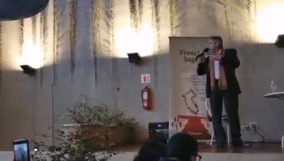María Fernanda Castillo, directora de la editorial Planeta, señaló que Sagasti iba a dialogar con el escritor Santiago Roncagliolo, pero el evento solo duró 10 minutos por la irrupción de los miembros de ‘La Resistencia’. (Foto: captura de video)