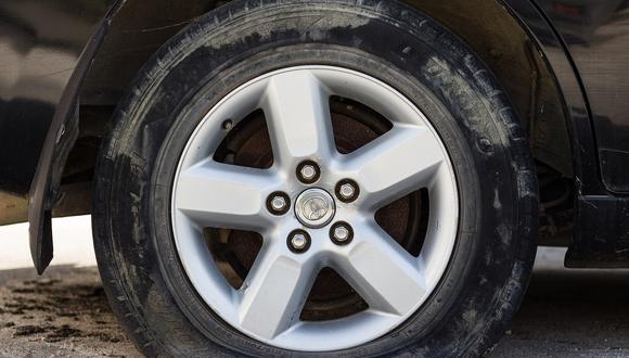 Conducir con los neumáticos desgastados se castiga con una multa de 552 soles: ¿por qué?