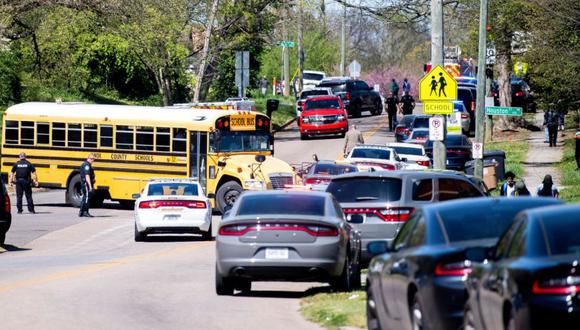 La policía asiste a un tiroteo en Austin-East Magnet High School en Knoxville, Tennessee, EE. UU. (Foto: Brianna Paciorka / News Sentinel / USA Today Network vía REUTERS).