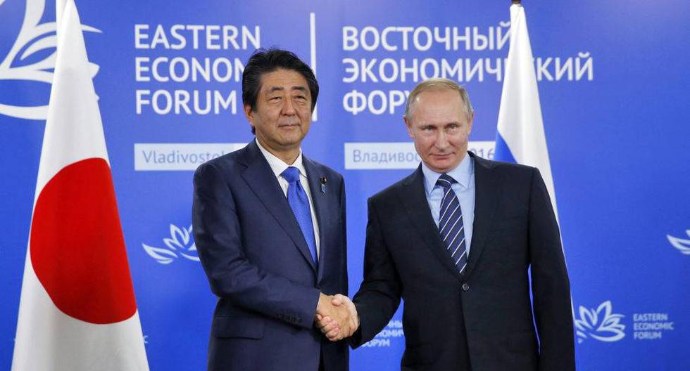 Shinzo Abe y Vladimir Putin. (Foto: EFE)