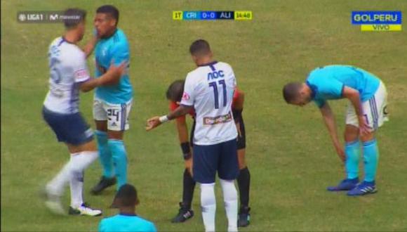 Alianza Lima vs. Sporting Cristal: Pacheco simuló agresión pero el árbitro Carrillo no la sancionó | Foto: Captura