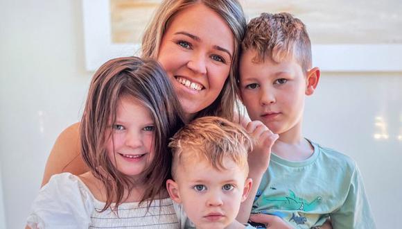 Renee Staska, de 31 años, vive en Australia con sus tres hijos -Hudson(9), Holly (8) y Austin (5)-, todos ellos aquejados de la misma enfermedad rara degenerativa. (RENEE STASKA).