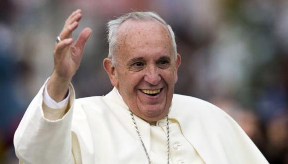 El Papa bromeó en Guayaquil: "Los bendigo y no cobro nada"