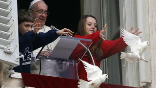 Atacan a palomas blancas que el Papa soltó para invocar paz