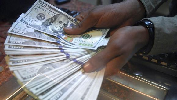 Hoy el dólar se negociaba a 19,8 pesos en México. (Foto: AFP)