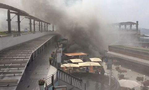 Cuatro muertos y dos heridos -un trabajador y un bombero- fue el salgo del incendio registrado en el centro comercial Larcomar de Miraflores el 16 de noviembre de 2016. Las víctimas mortales se encontraban en las salas de cine y eran trabajadores de UVK. (Foto: El Comercio).