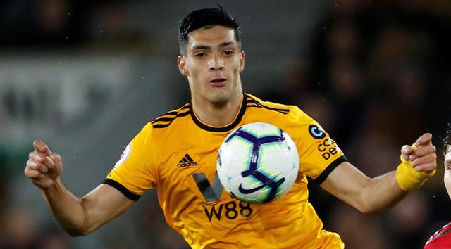 Raúl Jiménez cumple una gran temporada en el Wolverhampton. El mexicano ha anotado, hasta el momento, 12 goles y dio 7 asistencias. (Foto: Reuters)