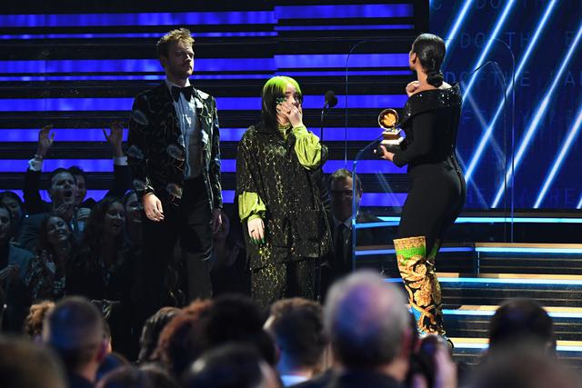 Billie Eilish se llevó el gramófono a Álbum del año por su primer disco de estudio. (Foto: AFP)
