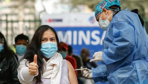 Vacunación contra el COVID-19 en Lima y Callao sigue avanzando. Ahora es el turno de los jóvenes de 23 y 24 años | Foto: Gob.pe