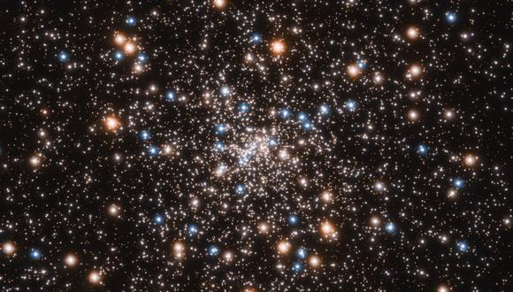 La cantidad de masa que puede acumular un agujero negro varía ampliamente desde menos del doble de la masa de nuestro Sol hasta más de mil millones de veces la masa de nuestro Sol. A medio camino hay agujeros negros de masa intermedia que pesan aproximada
NASA, ESA, T. BROWN, S. CASERTAN
11/2/2021