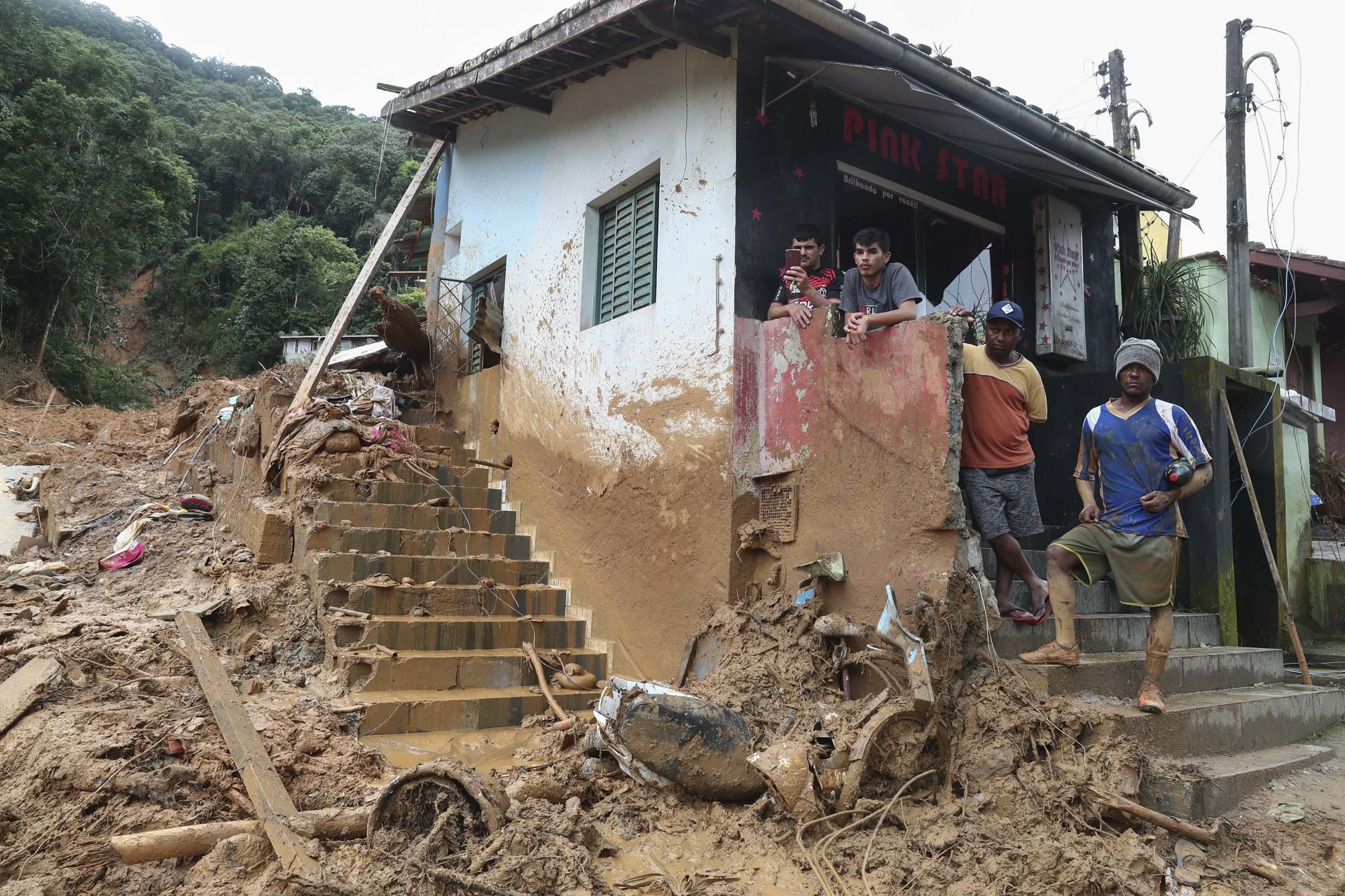 Photograph of an area affected by heavy rains today, in the Juquehy district, in the city of Sao Sebastiao, on the coast of the state of Sao Paulo (Brazil).  (Photo: EFE/ Sebastián Moreira)