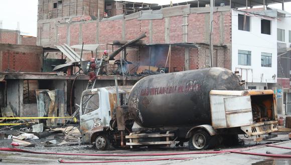 Un camión cisterna que transportaba gas licuado de petróleo (GLP) provocó un incendio que dejó al menos cinco personas fallecidas. (Foto: GEC)