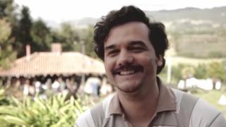 "Narcos": 'Pablo Escobar' envía saludos desde Colombia [VIDEO]